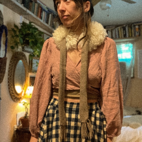 Handmade Sheepskin Collar with Brown Wool Tassels - Picture 3 of 5